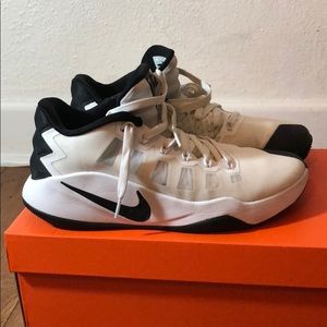 Hyperdunk 2016 low sz 9.5 white and black